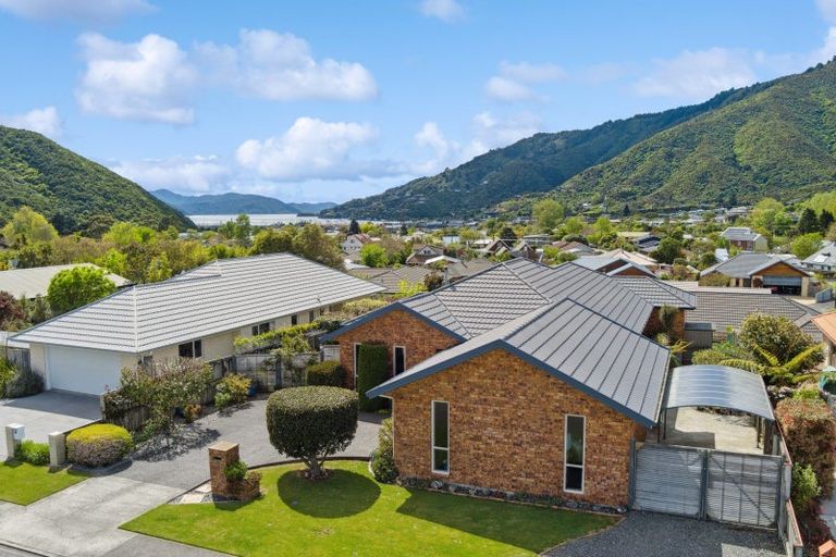 Photo of property in 19 Ranui Street, Waikawa, Picton, 7220