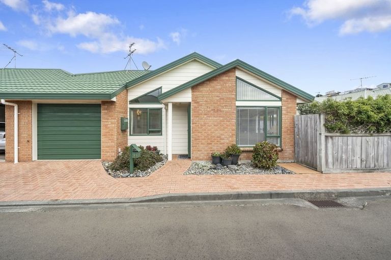 Photo of property in Miramar Villas, 21/3 Byron Street, Miramar, Wellington, 6022