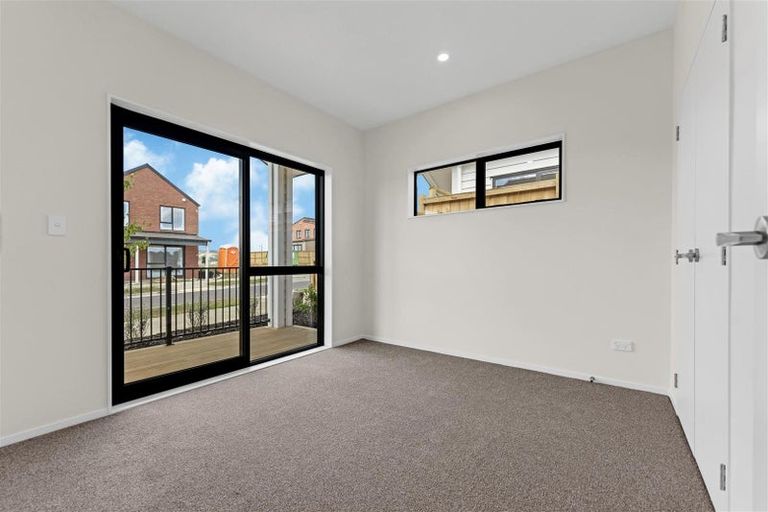 Photo of property in 14 Waimarie Drive, Karaka, 2578