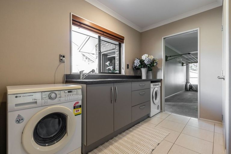 Photo of property in 8 Cooper Crescent, Cambridge, 3434