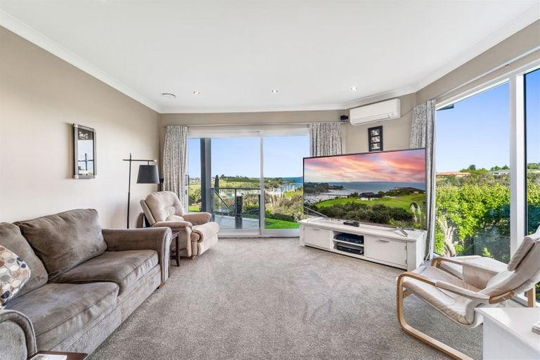 Photo of property in 139 Roberts Road, Matakatia, Whangaparaoa, 0930