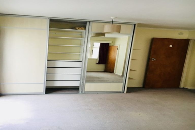 Photo of property in 82 Oriental Parade, Oriental Bay, Wellington, 6011