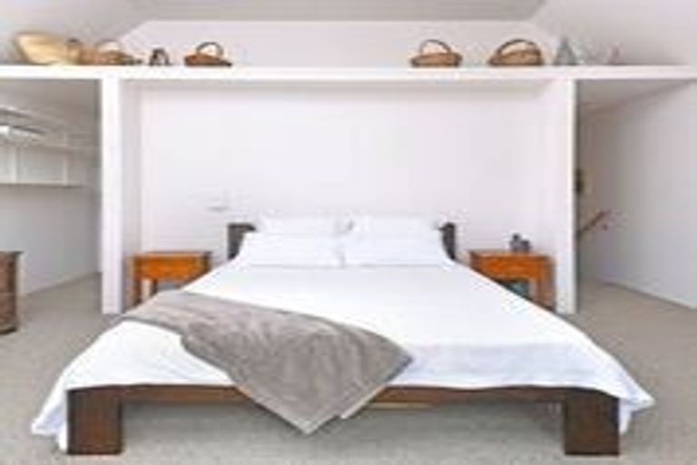 Photo of property in Henry Walton Flats, 4/2 Upper Queen Street, Auckland Central, Auckland, 1010