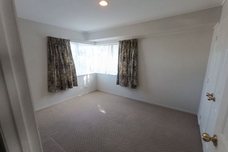 Photo of property in 1 Jay Court, Botany Downs, Auckland, 2010