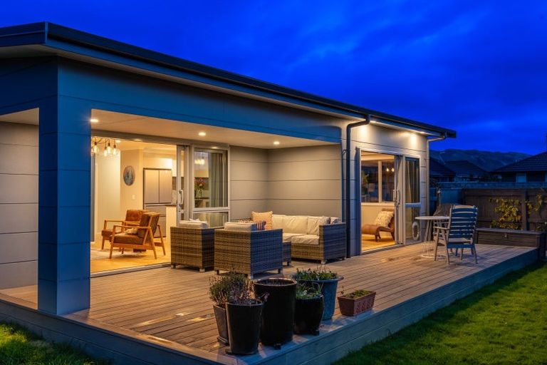 Photo of property in 7 Tapuhikura Street, Waikanae, 5036