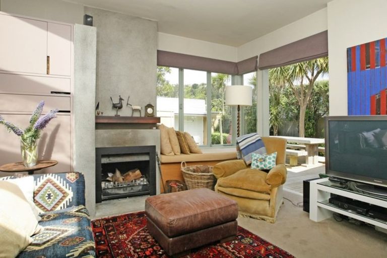 Photo of property in 9 Marine Parade, Seatoun, Wellington, 6022