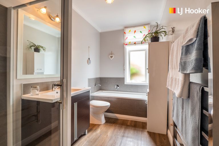 Photo of property in 16 West Avenue, Saint Clair, Dunedin, 9012