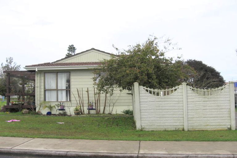 Photo of property in 1 Lansdown Place, Papakura, 2110