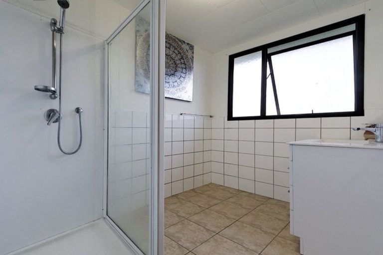 Photo of property in 17 Rehia Road, Massey, Auckland, 0614