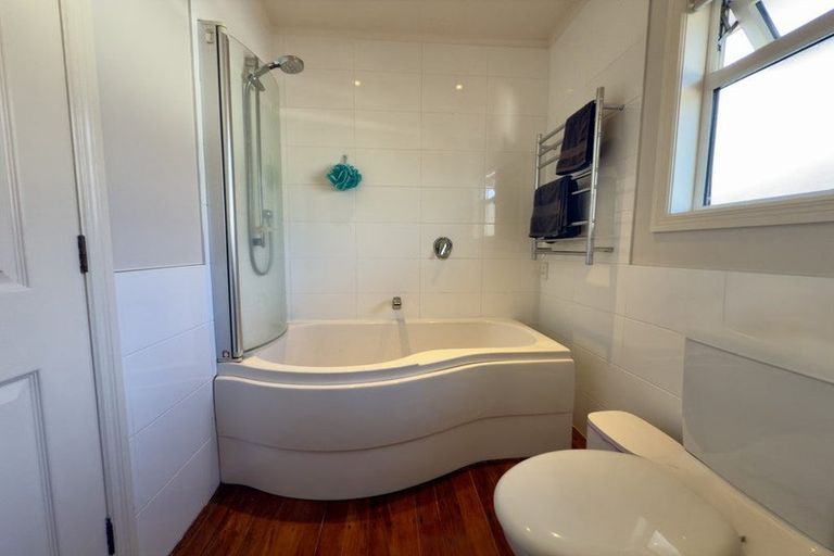 Photo of property in 84 Parr Terrace, Castor Bay, Auckland, 0620