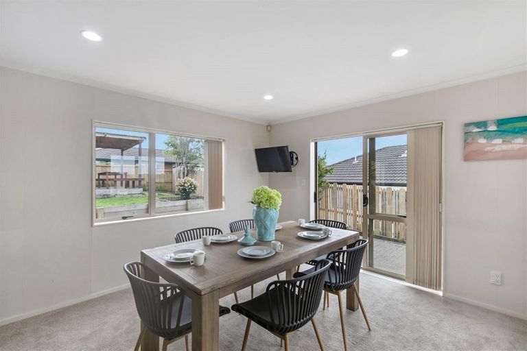 Photo of property in 54 Black Teal Close, Unsworth Heights, Auckland, 0632
