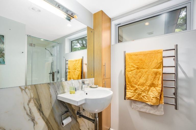 Photo of property in 82 Blue Mountains Road, Pinehaven, Upper Hutt, 5019