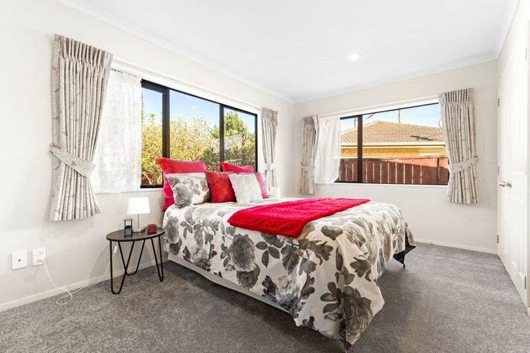 Photo of property in 52 Brookwood Drive, Henderson, Auckland, 0612