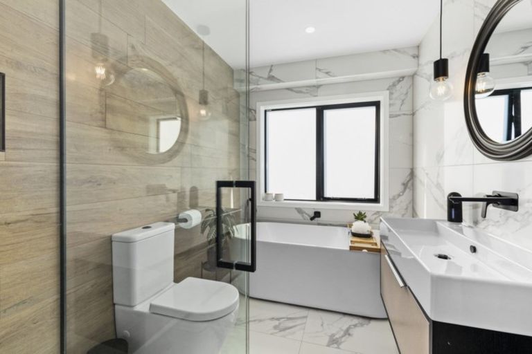 Photo of property in 39 Meadowbank Drive, Belmont, Lower Hutt, 5010