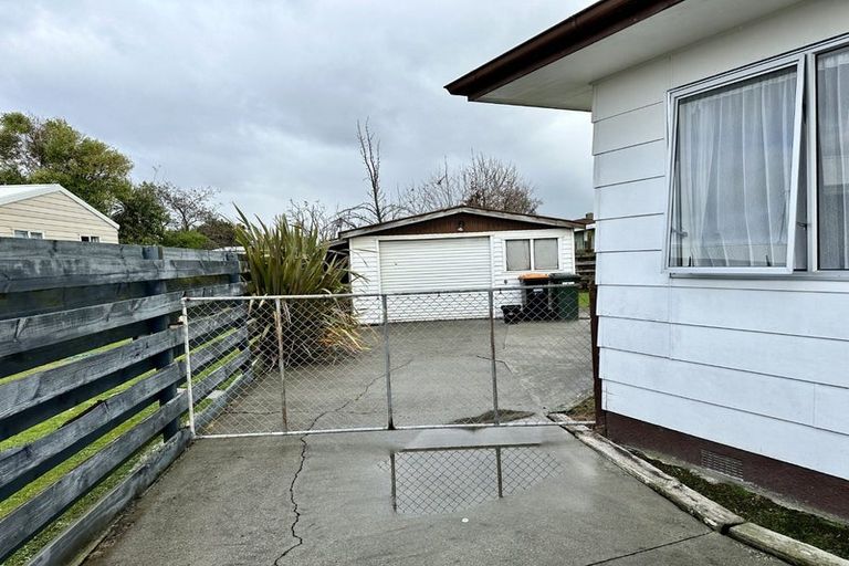Photo of property in 24 Suzanne Grove, Kelvin Grove, Palmerston North, 4414