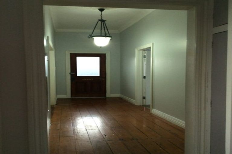 Photo of property in 16 Atkinson Road, Titirangi, Auckland, 0604