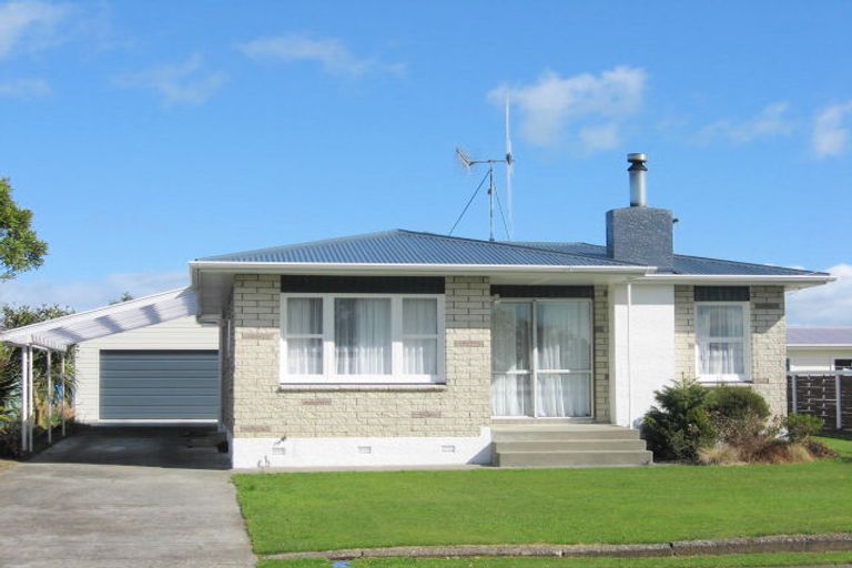 Photo of property in 2 Ross Street, Levin, 5510