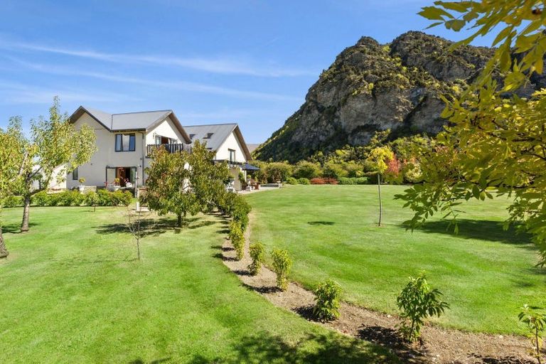 Photo of property in 33 Old Racecourse Road, Albert Town, Wanaka, 9305