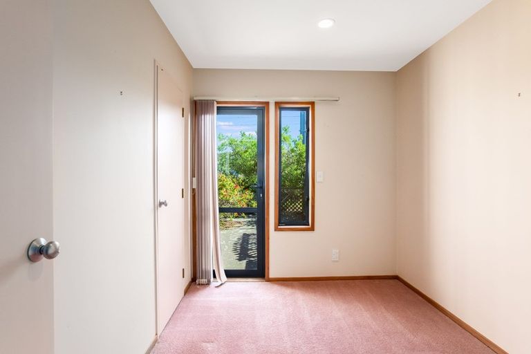 Photo of property in 14 Marina View, Paremata, Porirua, 5026