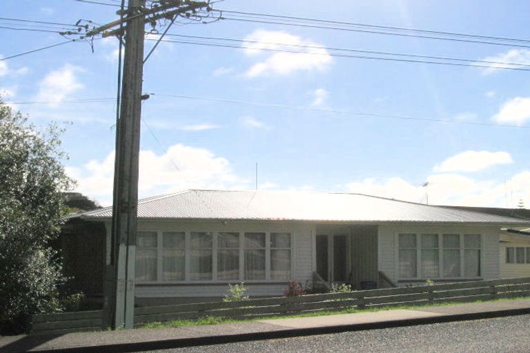 Photo of property in 21 Bay Street, Red Beach, 0932