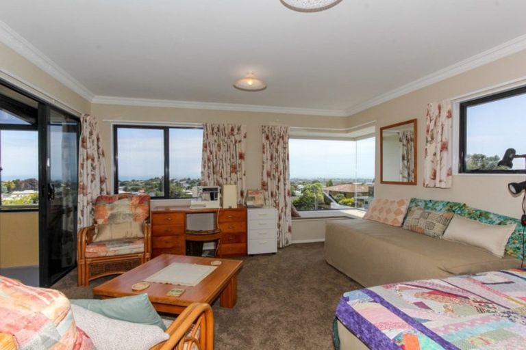 Photo of property in 20 Kellyville Heights, Merrilands, New Plymouth, 4312