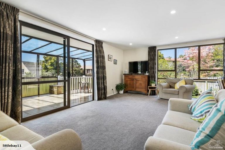 Photo of property in 41 John Dee Crescent, Red Beach, 0932