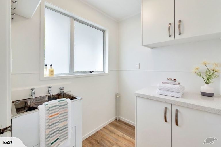 Photo of property in 12 Topliss Drive, Northcross, Auckland, 0632