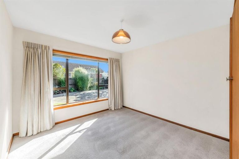 Photo of property in 27 Lochee Road, Upper Riccarton, Christchurch, 8041