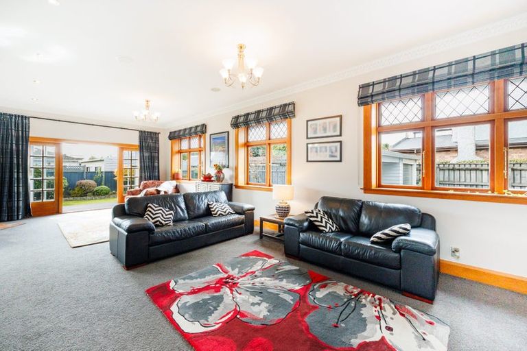 Photo of property in 21 Manapouri Crescent, Hokowhitu, Palmerston North, 4410