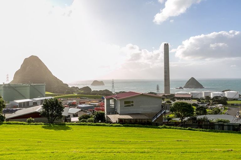 Photo of property in 23b Port View Crescent, Moturoa, New Plymouth, 4310