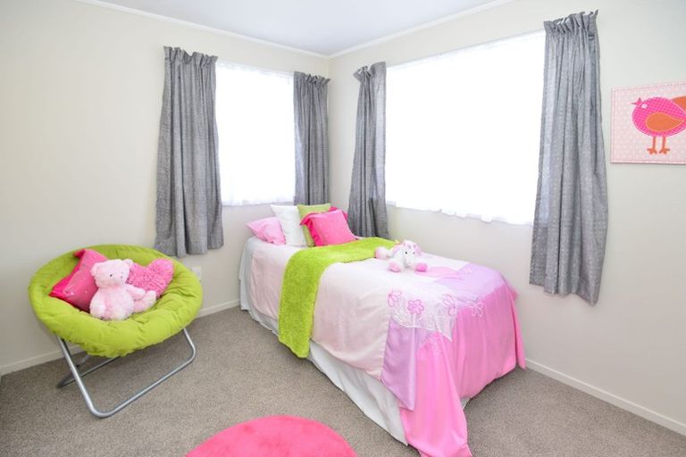 Photo of property in 2/46 Granville Drive, Massey, Auckland, 0614