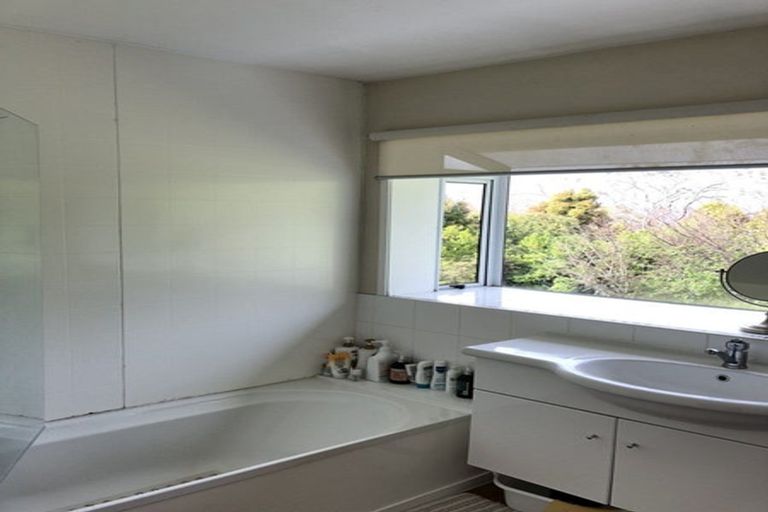 Photo of property in 1/32a Howard Road, Northcote, Auckland, 0627
