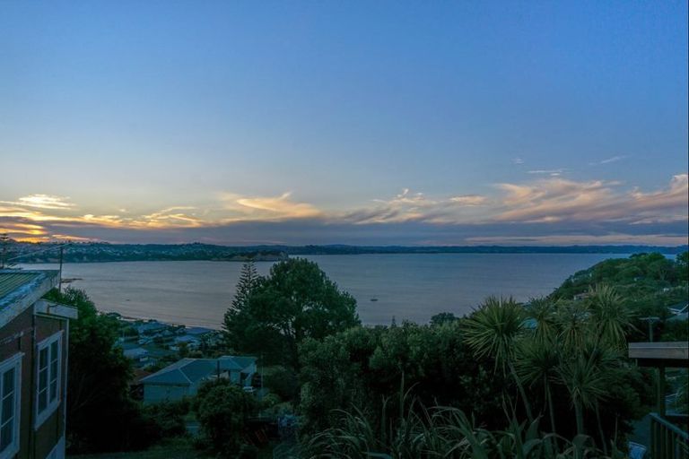 Photo of property in 9 Roberts Road, Matakatia, Whangaparaoa, 0930