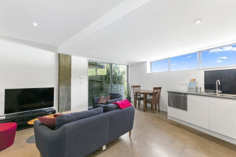 Photo of property in 6 Owhiro Bay Parade, Island Bay, Wellington, 6023