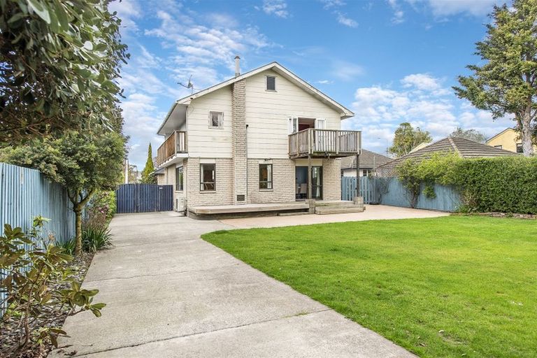 Photo of property in 2/47 Strowan Road, Strowan, Christchurch, 8052