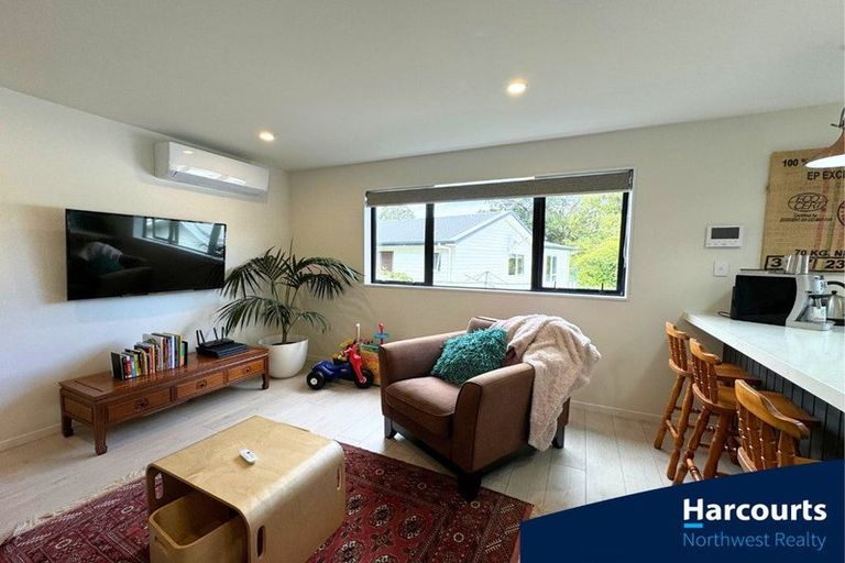 Photo of property in 10 Mahinga Place, Massey, Auckland, 0614