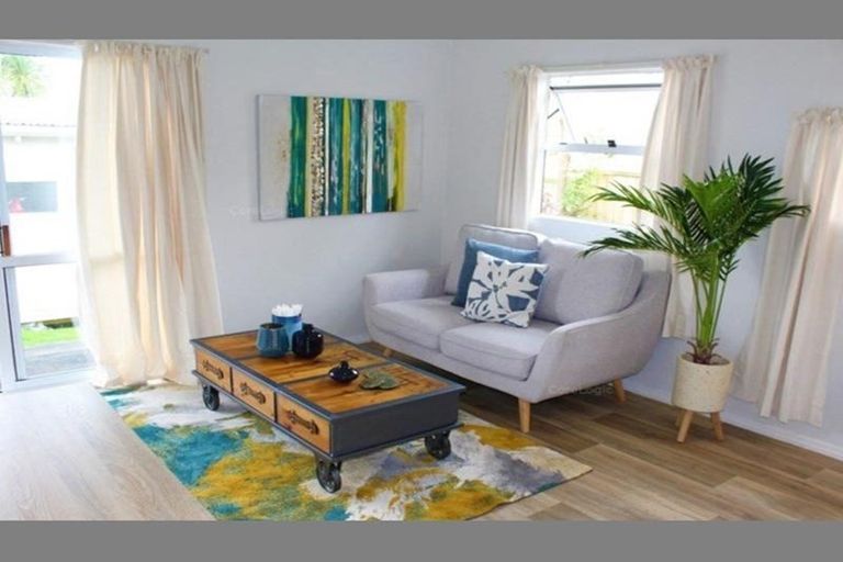 Photo of property in 3/60 Roberton Road, Avondale, Auckland, 1026