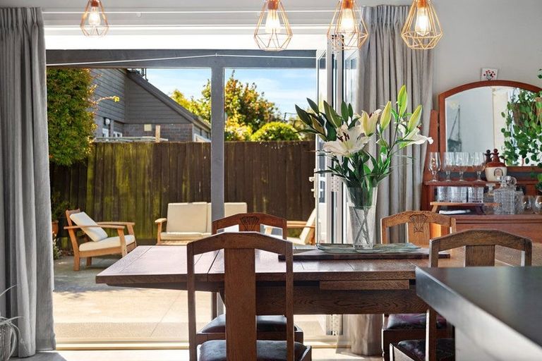 Photo of property in 18 Pyatt Place, Redwood, Christchurch, 8051