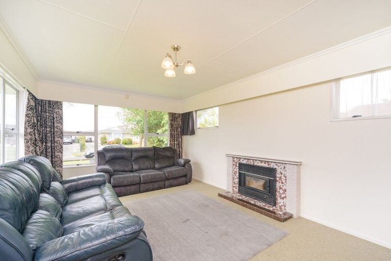 Photo of property in 11 Raglan Avenue, Cloverlea, Palmerston North, 4412