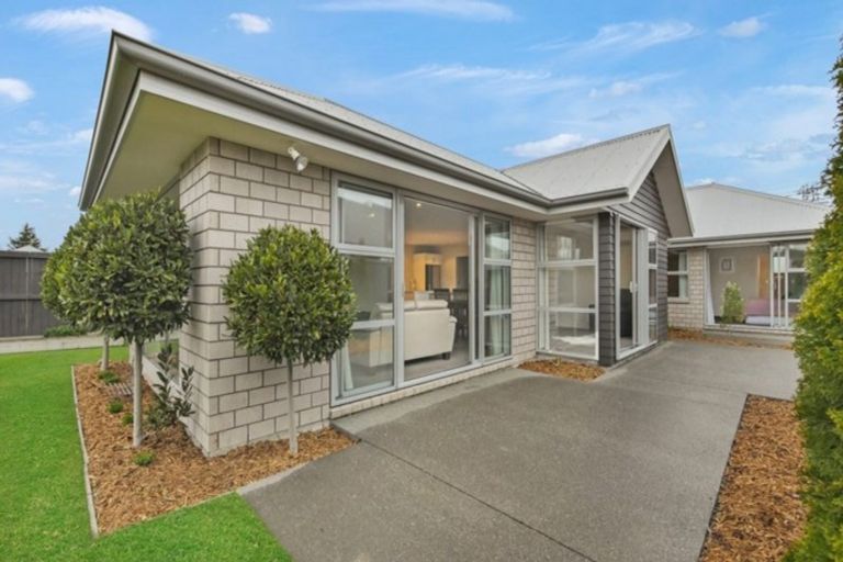 Photo of property in 40 Little Oaks Drive, Yaldhurst, Christchurch, 8042
