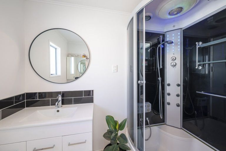 Photo of property in 49 Queens Avenue, Waikuku Beach, 7402