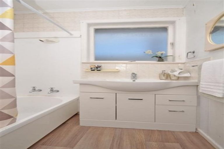 Photo of property in 216a Sturges Road, Henderson, Auckland, 0612