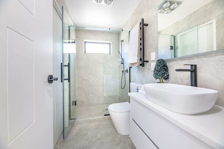 Photo of property in 2/11 Avondale Road, Taradale, Napier, 4112