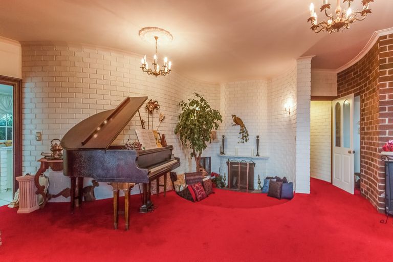 Photo of property in 35 Tawini Road, Titirangi, Auckland, 0604