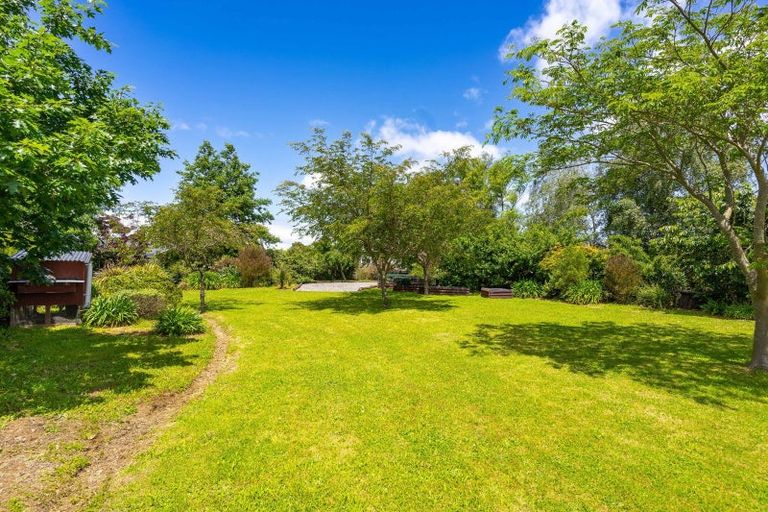 Photo of property in 2 Daffodil Grove, Carterton, 5713