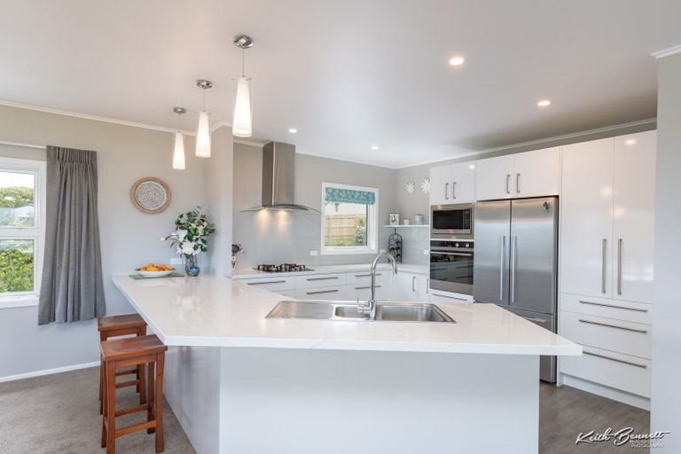 Photo of property in 39 Oakleigh Street, Maungaraki, Lower Hutt, 5010