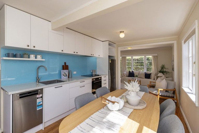 Photo of property in 5 Dale Road, Raumati South, Paraparaumu, 5032