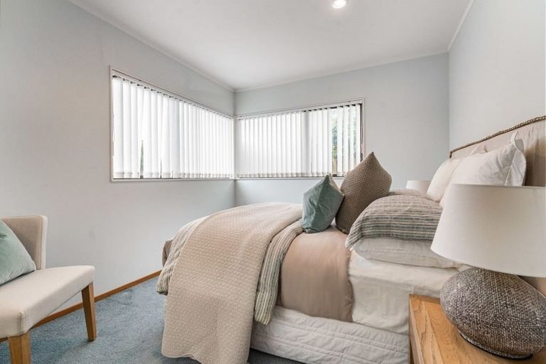 Photo of property in 2/14 Raleigh Road, Northcote, Auckland, 0627