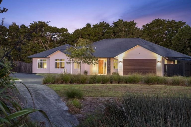 Photo of property in 21 Kahika Grove, Huapai, Kumeu, 0810