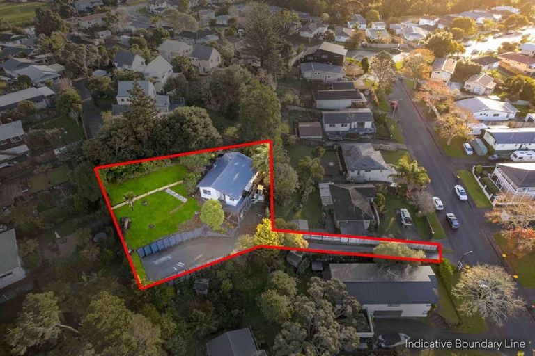 Photo of property in 11 Beaudine Avenue, Glenfield, Auckland, 0629